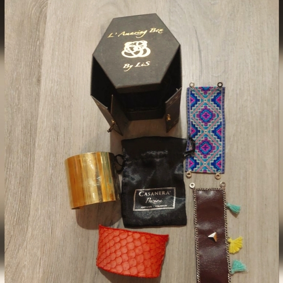 Bracelet - Picture 1 of 2